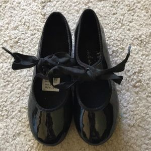 Girls Black Tap Shoe. Size 10